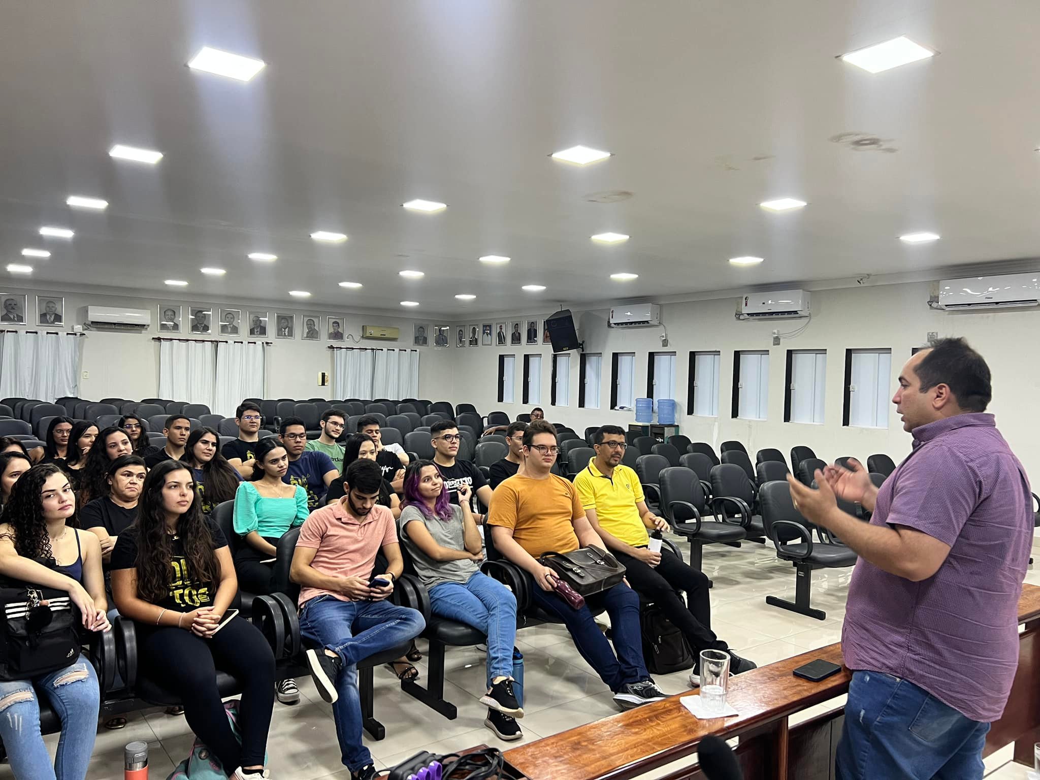 Alunos do Curso de Direito da UFRN participam de sessão na Câmara de Caicó